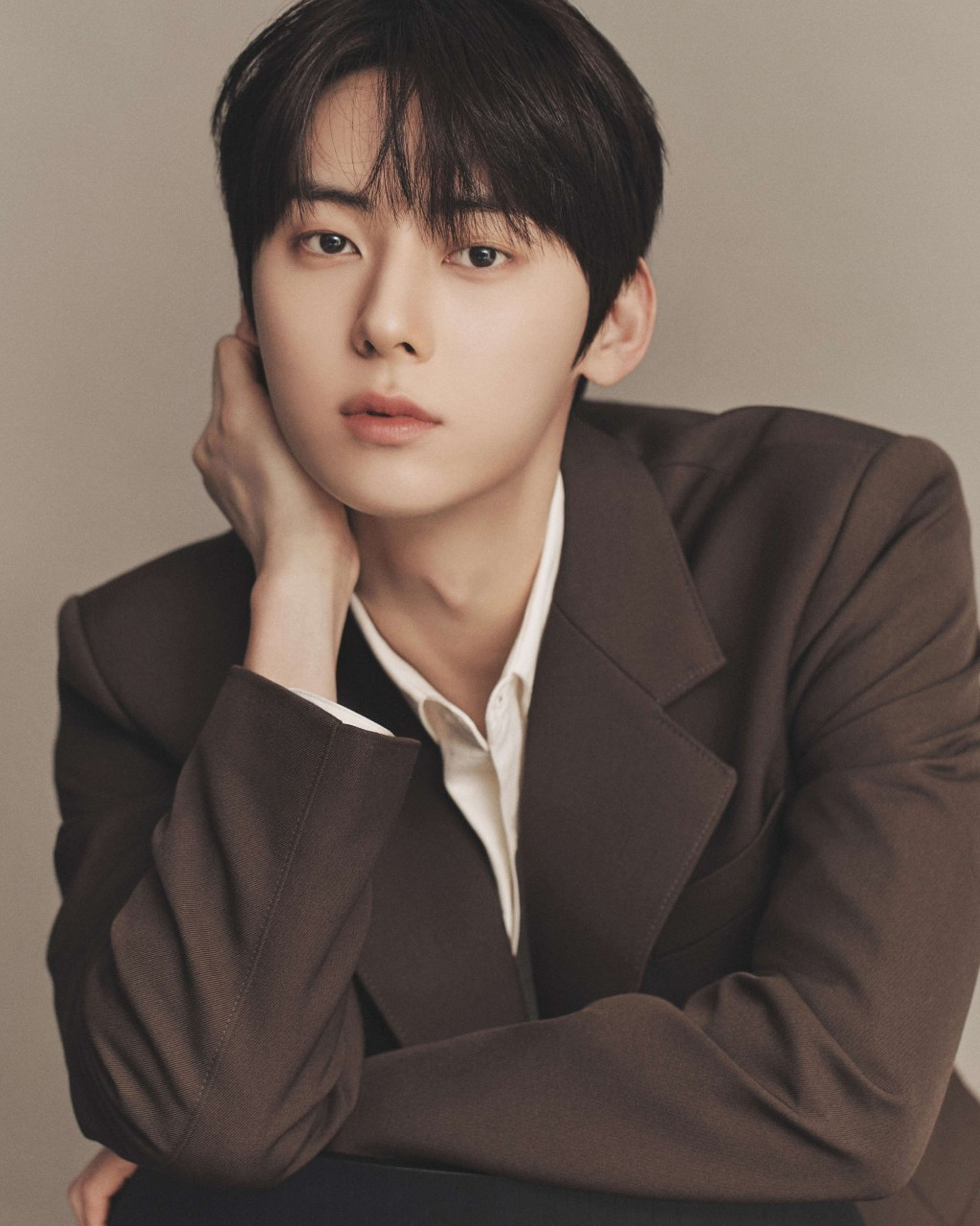 HWANG MIN HYUN